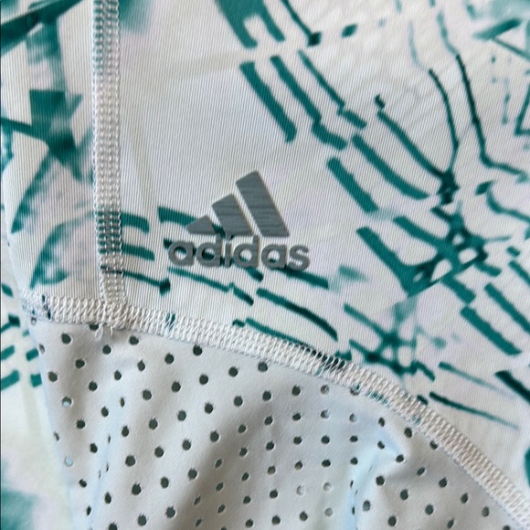 Adidas Green Leggings with Dynamic Design - Picture 2 of 5